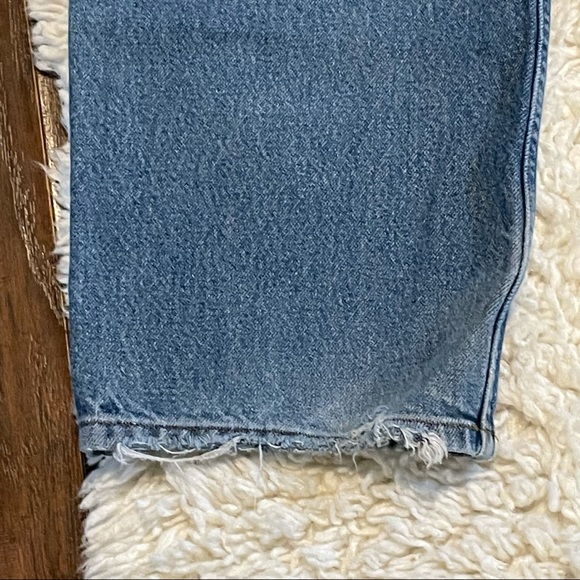 LL Bean Classic Fit Jeans Mens 44X29(28) Med Wash Straight Leg Distressed - Picture 7 of 8